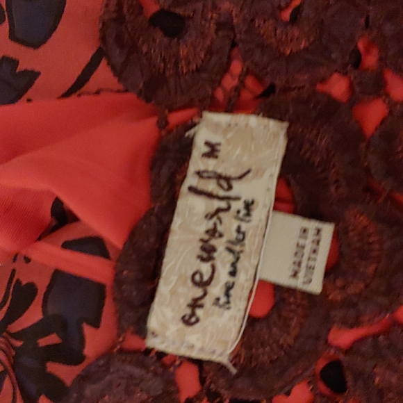 Beautiful Top! One World! - Picture 8 of 8